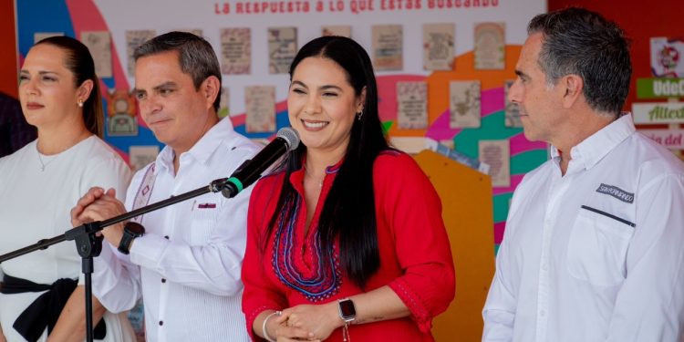 Inauguran UdeC y Gobierno Colima la Feria del Libro Altexto, en Plaza San Fernando