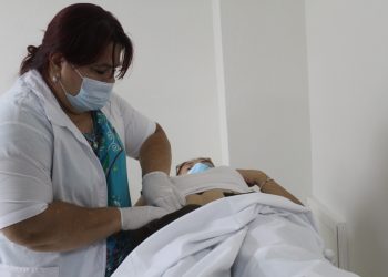 Es vital identificar primeros síntomas del cáncer de ovario, previene Salud