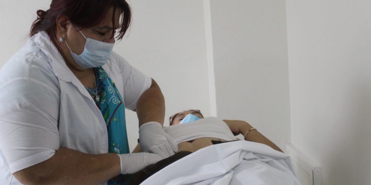 Es vital identificar primeros síntomas del cáncer de ovario, previene Salud