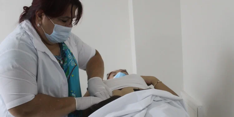 Es vital identificar primeros síntomas del cáncer de ovario, previene Salud