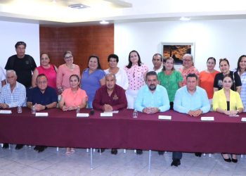 Educación Colima entrega 10 plazas definitivas de prefecturas