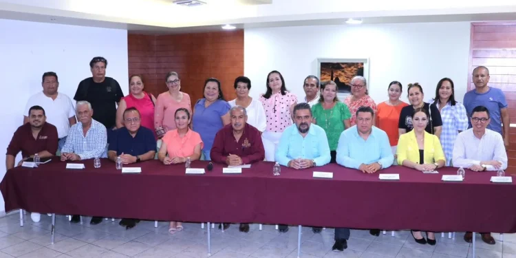 Educación Colima entrega 10 plazas definitivas de prefecturas