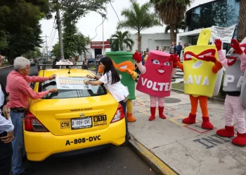 Salud Colima suma a taxistas a la campaña contra dengue, zika y chikungunya