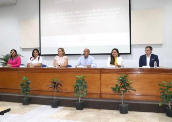 Busca Educación Colima cobertura educativa superior, en coordinación con el sector empresarial