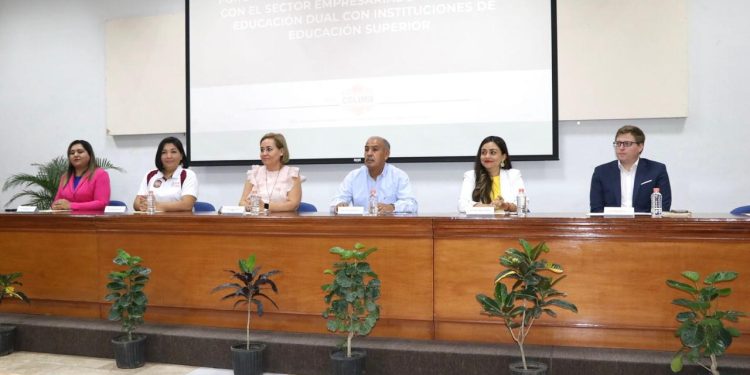 Busca Educación Colima cobertura educativa superior, en coordinación con el sector empresarial