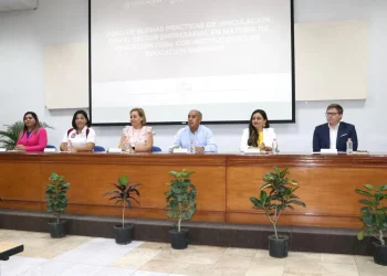 Busca Educación Colima cobertura educativa superior, en coordinación con el sector empresarial
