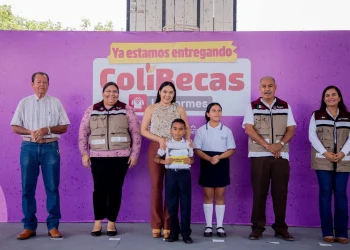Gobernadora de Colima inicia entrega de ColiBecas-Uniformes en Cuauhtémoc, por tercer año consecutivo