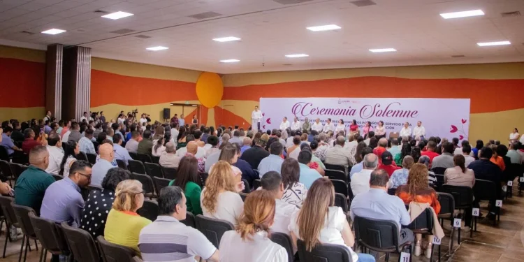 Gobierno Colima entrega estímulos a Personal de Apoyo y Asistencia a la Educación