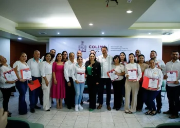 Gobierno Colima entrega 22 plazas definitivas a Personal de Apoyo y Asistencia a la Educación