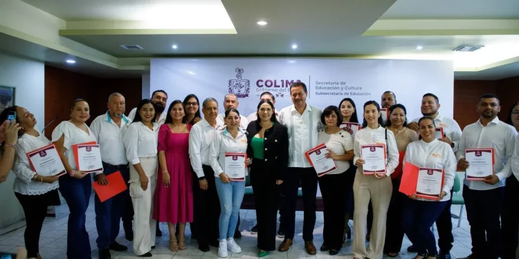 Gobierno Colima entrega 22 plazas definitivas a Personal de Apoyo y Asistencia a la Educación