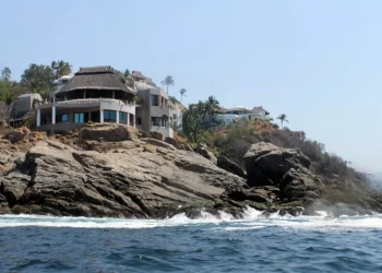 Levantan veda sanitaria en costas de Manzanillo; se mitigó el fenómeno algal nocivo