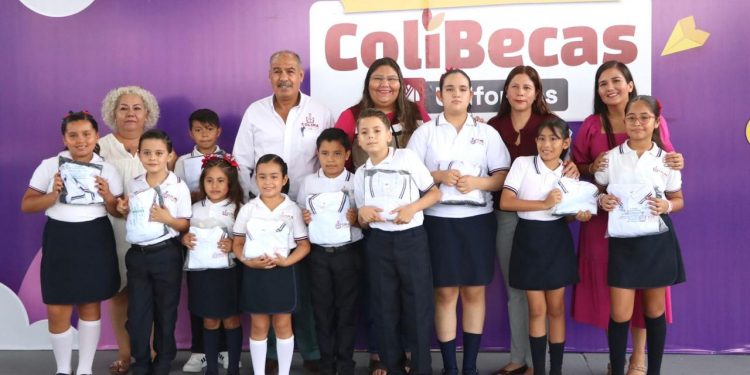 Gobierno Colima beneficia a 4,400 estudiantes de Coquimatlán con ColiBecas-Uniformes