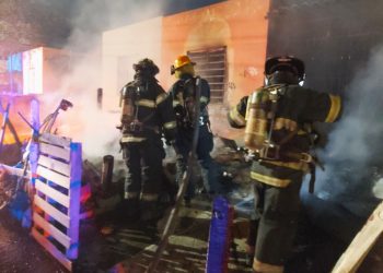 UEPC Colima sofoca dos incendios en viviendas de las colonias Nuevo Milenio y Francisco Villa