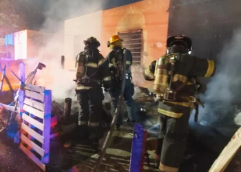 UEPC Colima sofoca dos incendios en viviendas de las colonias Nuevo Milenio y Francisco Villa