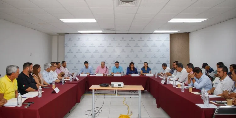 Comisión Mixta firma acuerdo con transportistas para mejorar el servicio y ajustar tarifas