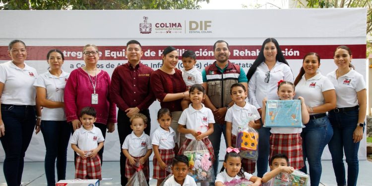 Gobierno Colima entrega equipos de habilitación y rehabilitación para Cadis