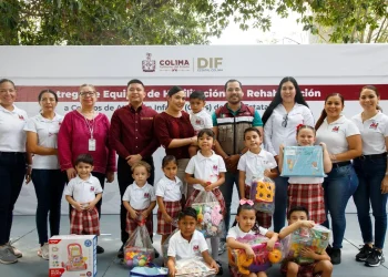 Gobierno Colima entrega equipos de habilitación y rehabilitación para Cadis