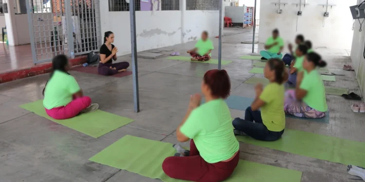 Gobierno de Colima lleva Feria de Servicios al Cereso Femenil