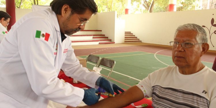 Salud Colima recomienda acciones para prevenir cáncer de próstata; ofrece servicio de Urología