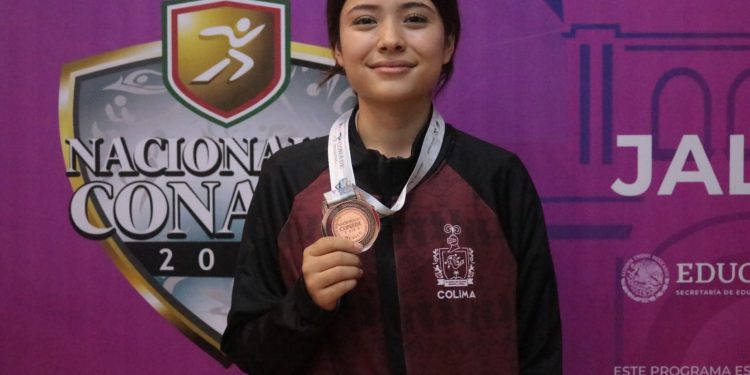 Colimense Fernanda Castillo debuta con medalla de bronce en karate de Nacionales Conade