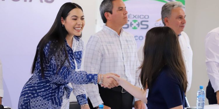 Gobierno Colima reconoce Entrega de Becas para Hijas e Hijos de Policías