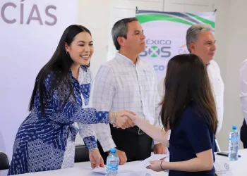 Gobierno Colima reconoce Entrega de Becas para Hijas e Hijos de Policías