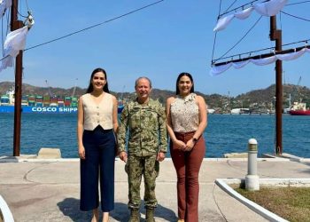 Rosi Bayardo, Presidenta electa de Manzanillose reunió con el secretario de marina