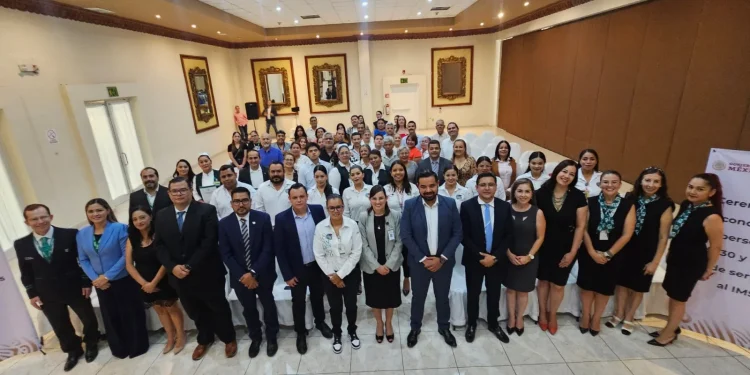 Entrega IMSS Colima reconocimientos al Mérito Laboral por 25, 30 y 35 años de servicio