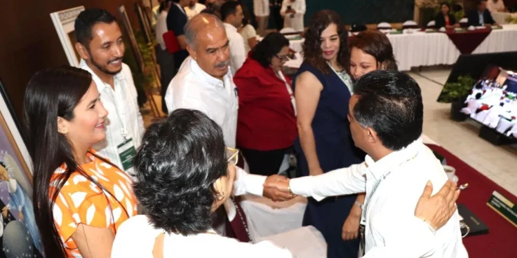 Docentes de Escuelas Normales contribuyen a transformar México: Adolfo Núñez