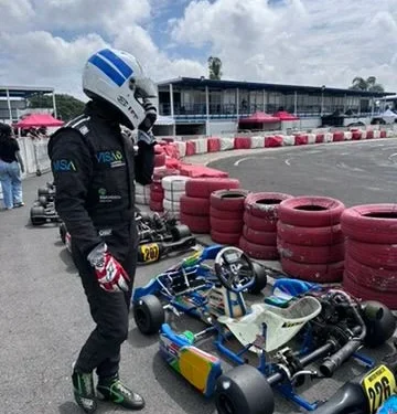 Joven Piloto Colimense Mateo Peralta Logra Doble Podio en la Quinta Fecha del Campeonato KOC en Guadalajara