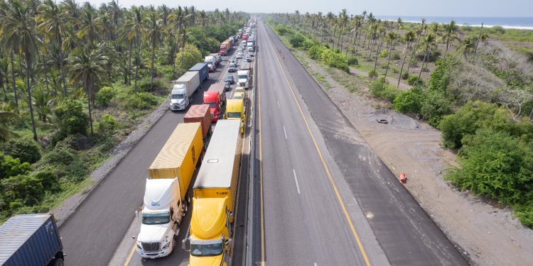 UEPC: ya se liberó un carril en autopista Colima-Manzanillo; sigue el tráfico lento y se recomienda precaución en la zona