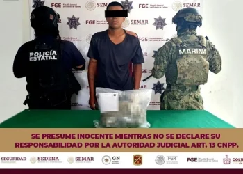 Policía Estatal de Colima detiene a un individuo con droga en Tecomán, tras persecución