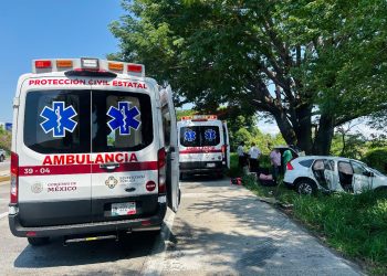 UEPC y CRUM atienden personas lesionadas en accidente múltiple; alertan por obstrucción de carriles en la autopista Colima-Manzanillo