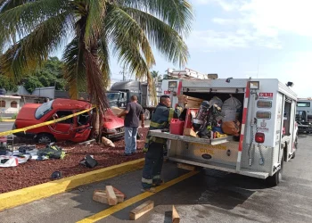 Oficiales de UEPC y CRUM atendieron a una persona lesionada en accidente automovilístico