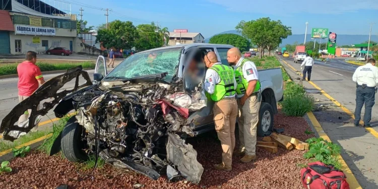 UEPC y CRUM atienden accidente vehicular en el Libramiento de Colima