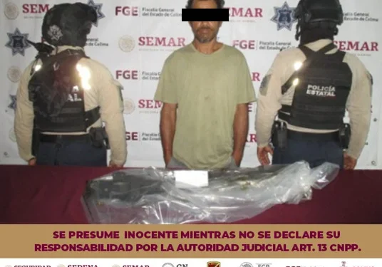 Agentes de Seguridad Pública detienen a un individuo por robo en flagrancia