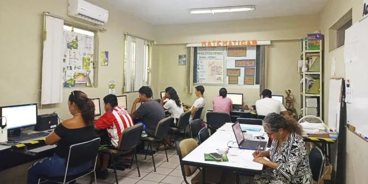 IEEA Colima atendió 300 personas en la Estrategia Nacional de Incorporación y Acreditación