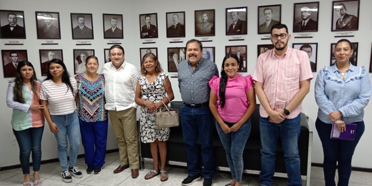 Gobierno Colima da seguimiento a diversas peticiones de maestras de la entidad