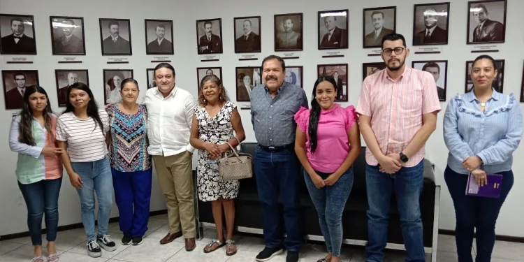 Gobierno Colima da seguimiento a diversas peticiones de maestras de la entidad