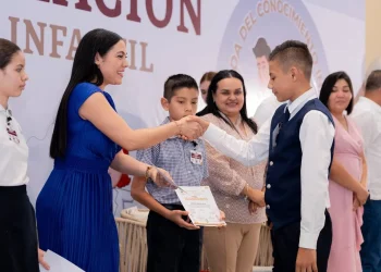 Gobierno de Colima premia a estudiantes que ganaron la Olimpiada del Conocimiento Infantil 2024