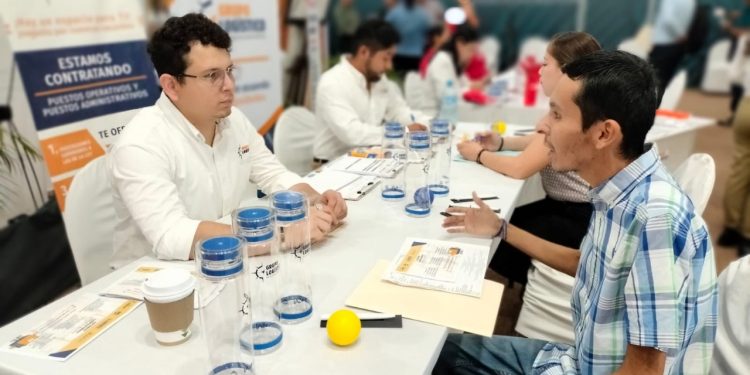 Se ofertan más de 600 plazas laborales en Feria del Empleo en Manzanillo: Trabajo Colima