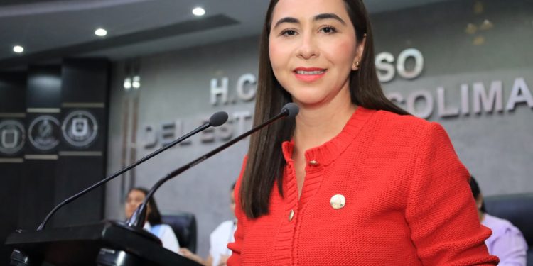 #SesiónOrdinaria | La diputada Andrea Naranjo Alcaraz da lectura al dictamen mediante el que se concede a los sujetos del Impuesto sobre Nóminas