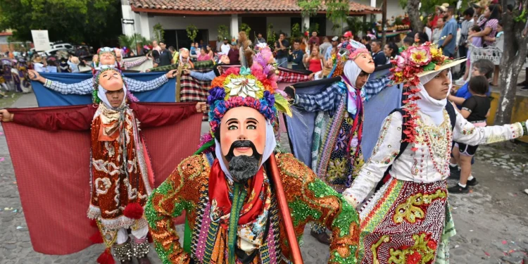 Concluye el ‘Festival Tonelhuayo’ con más de mil participantes en el Encuentro de Danzas Originarias en Suchitlán