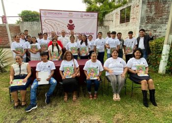 En Armería, IEEA Colima entrega 31 certificados a personas que terminaron su educación básica
