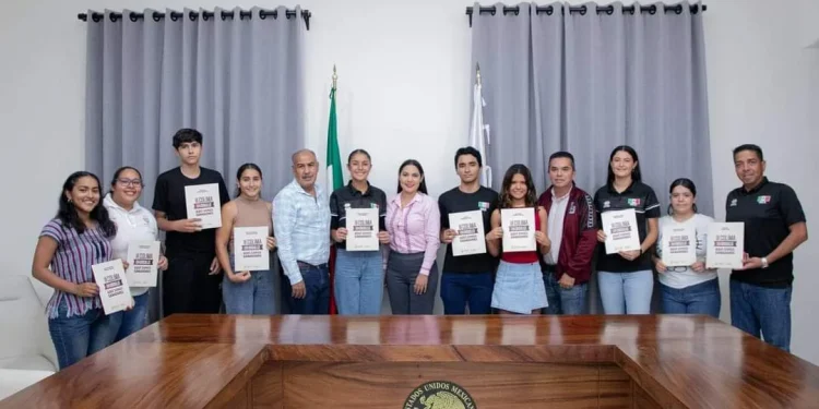 Gobernadora Indira Vizcaíno entregó apoyos a 10 deportistas internacionales