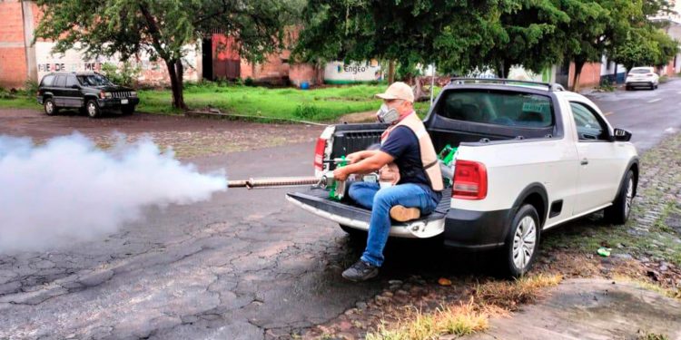 Este lunes, Salud Colima fumiga contra el dengue en cuatro municipios