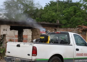 Intensifica Salud Colima la fumigación contra el dengue; este miércoles nebuliza 59 colonias y comunidades del estado
