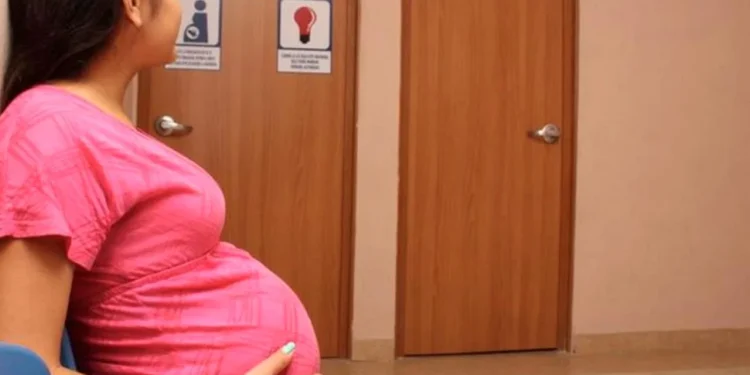 Orienta Salud Colima para prevenir embarazos en adolescentes y niñas