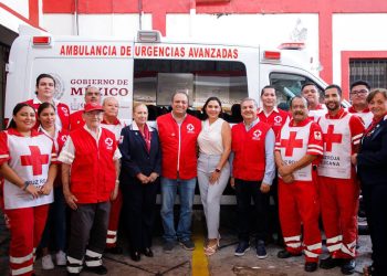 Indira Vizcaíno entregó una ambulancia y dos desfibriladores a Cruz Roja Colima, con inversión de más de 2.4 mdp