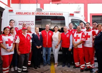 Indira Vizcaíno entregó una ambulancia y dos desfibriladores a Cruz Roja Colima, con inversión de más de 2.4 mdp